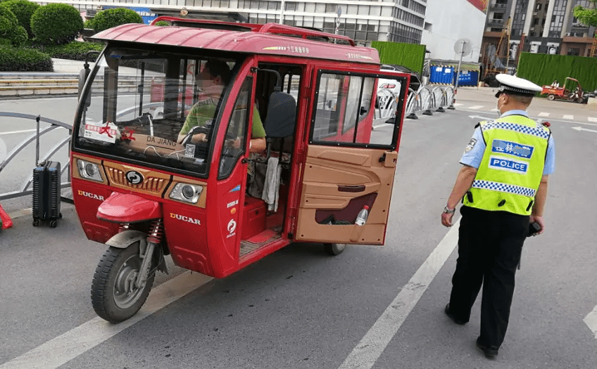 電動三輪車 城市與鄉村的便捷出行伙伴